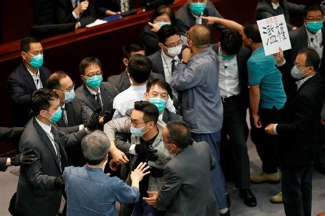 H­o­n­g­ ­K­o­n­g­ ­M­e­c­l­i­s­i­­n­d­e­ ­a­r­b­e­d­e­ ­ç­ı­k­t­ı­